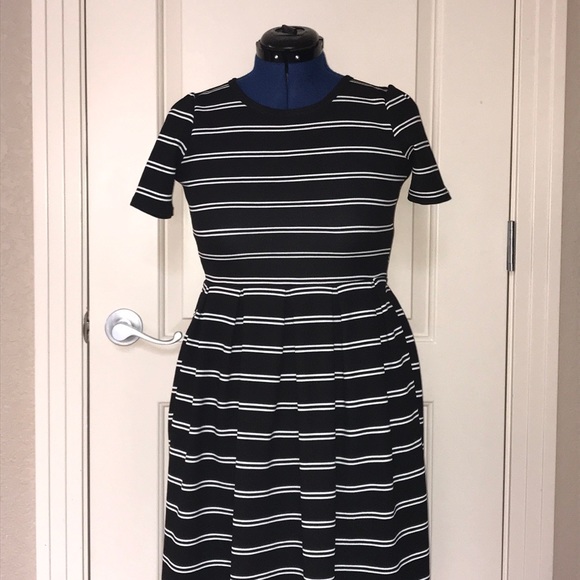 Black and white - Picture 1 of 6